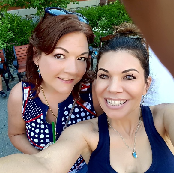 Meet your Posher, Lisa - Picture 2 of 2